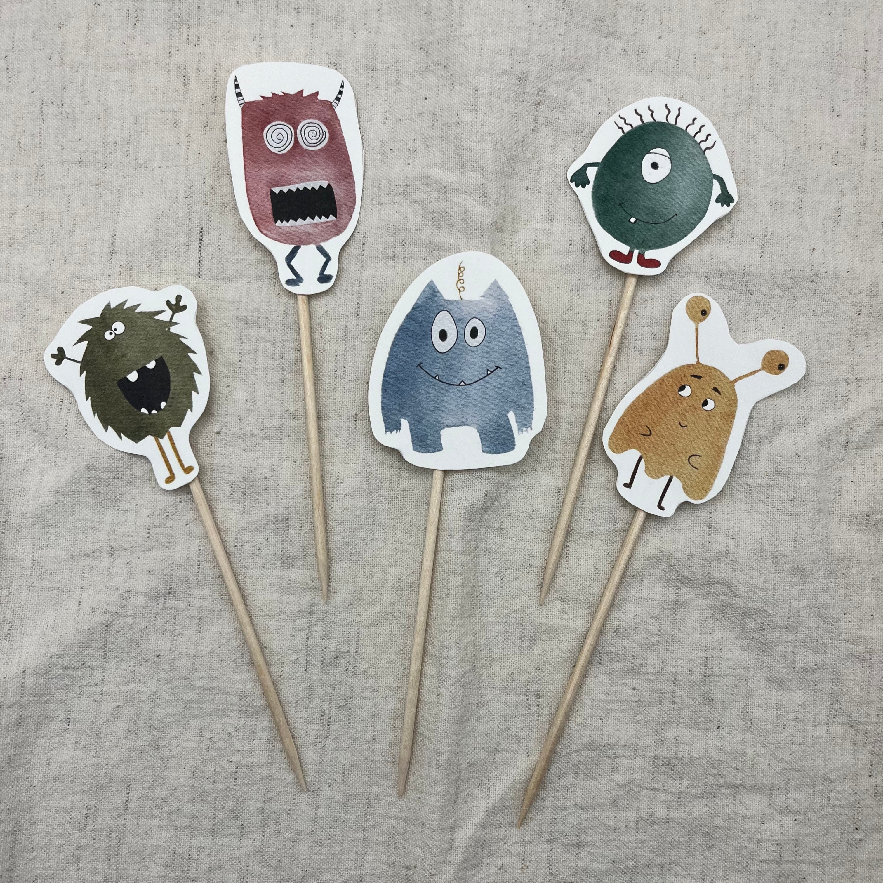 Handgemalter Caketopper mit Monstermotiv für den Kindergeburtstag, zum Selberbasteln.