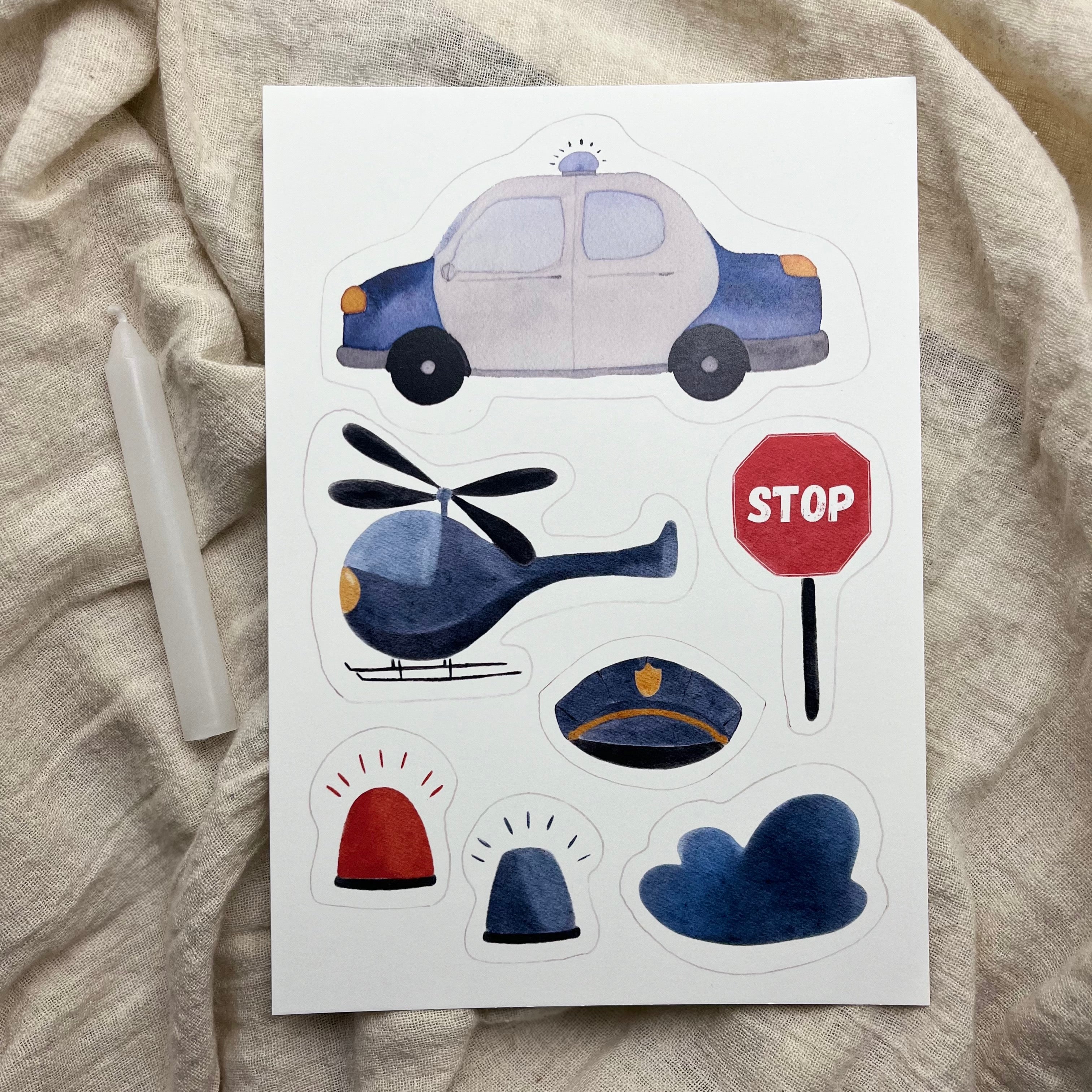 Detailansicht des Polizei-Caketoppers mit handillustriertem Polizeiauto.