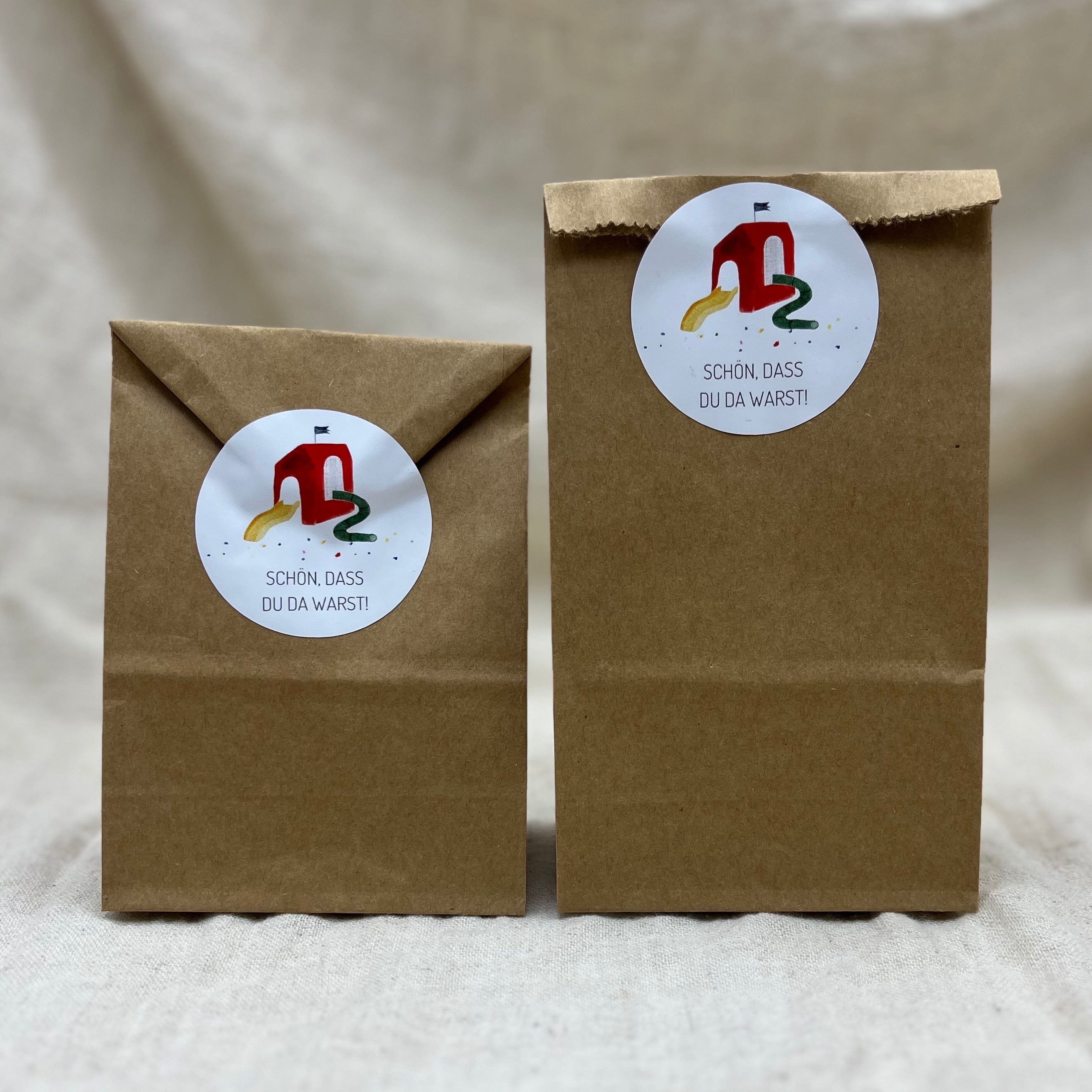 Detailansicht der runden Sticker „Schön, dass du da warst“ mit einem Durchmesser von 5 cm.