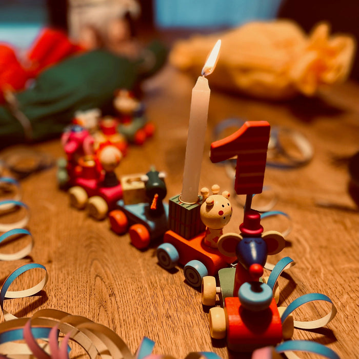 Geburtstagszug mit Kerze und Zahl 1