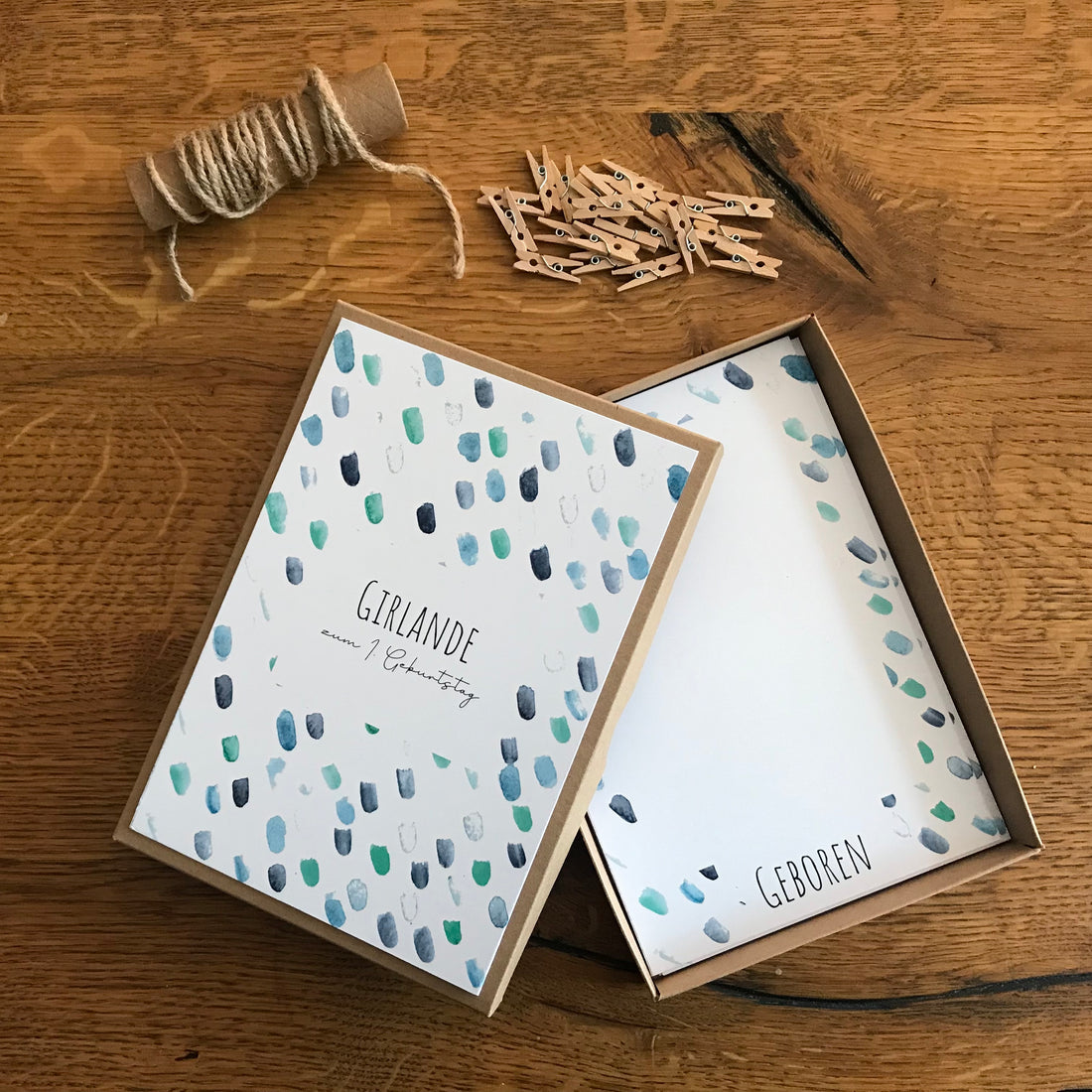 Fotogirlande zum 1. Geburtstag – Blaue Tupfer