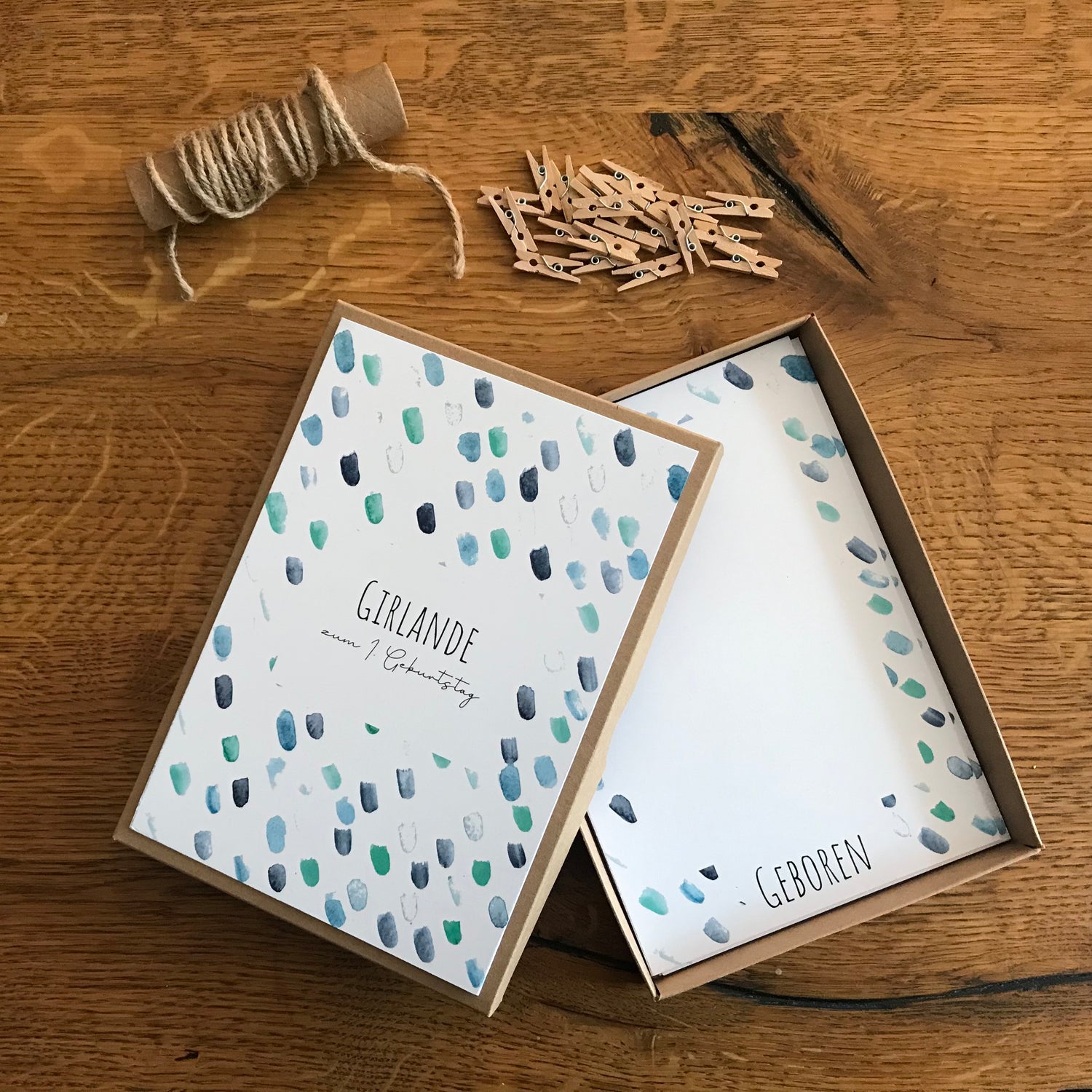 Fotogirlande zum 1. Geburtstag – Blaue Tupfer