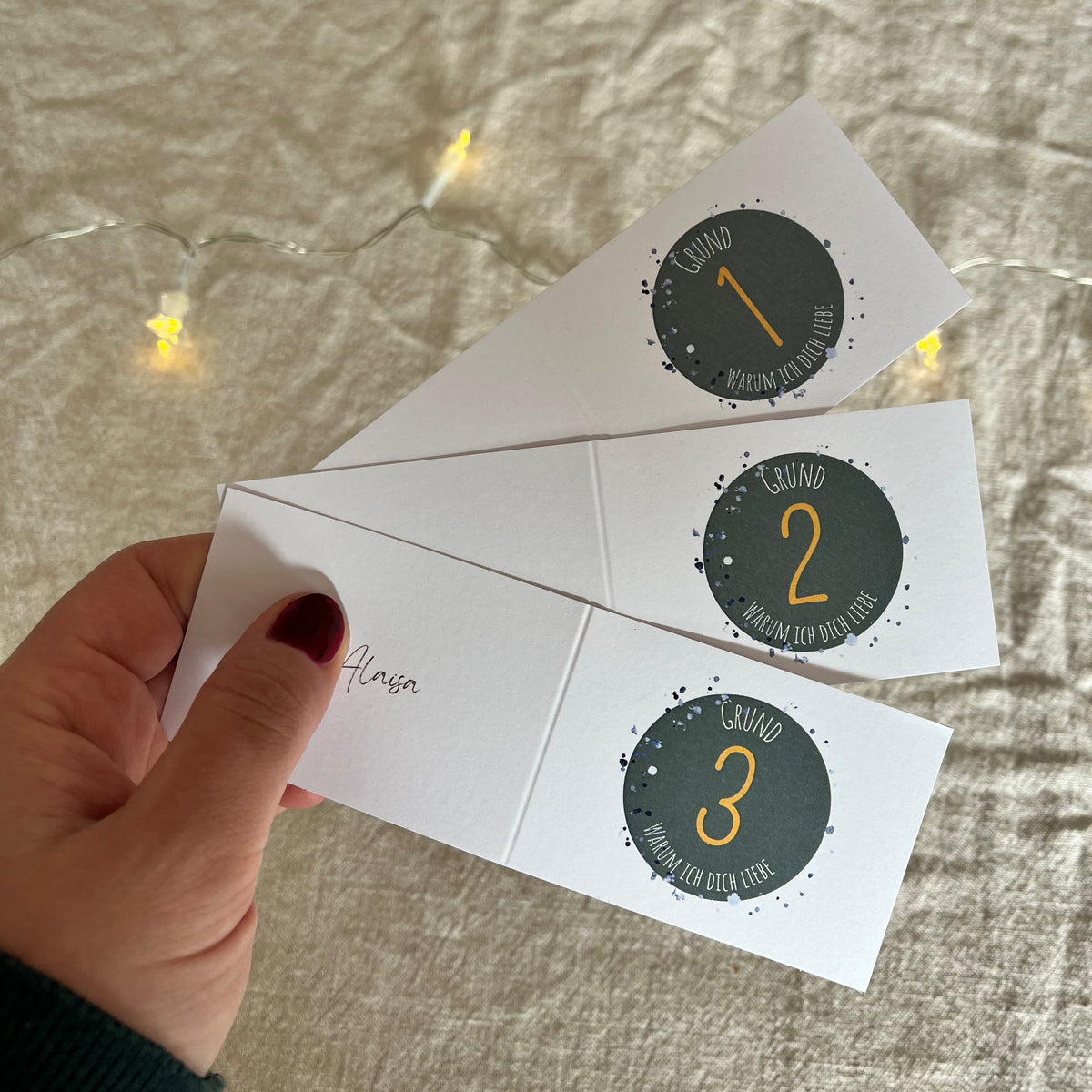 24 Gründe, warum ich dich liebe – handgemalter Adventskalender für persönliche Liebesbotschaften (grün))