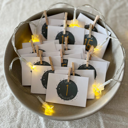 24 Gründe, warum ich dich liebe – handgemalter Adventskalender für persönliche Liebesbotschaften (grün))