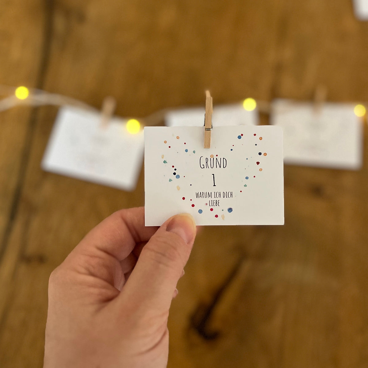 24 Gründe, warum ich dich liebe – handgemalter Adventskalender für persönliche Liebesbotschaften (Herz)