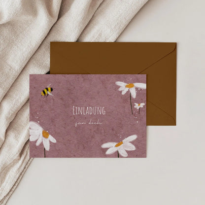 Blumen-Einladungskarte in Rosa für den Kindergeburtstag mit passendem Umschlag
