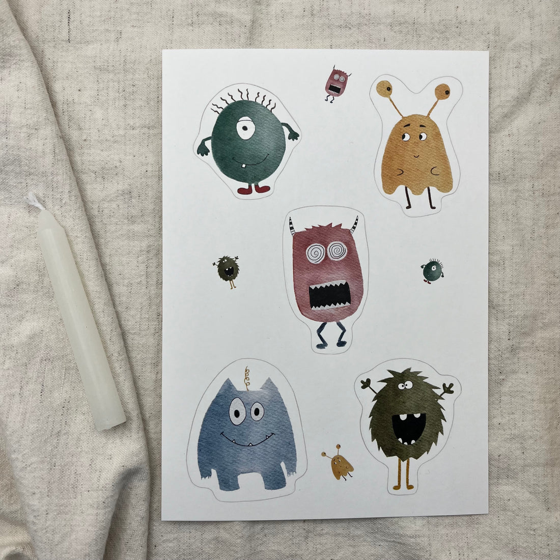 Detailansicht des Monster-Caketoppers mit handillustriertem Monster.