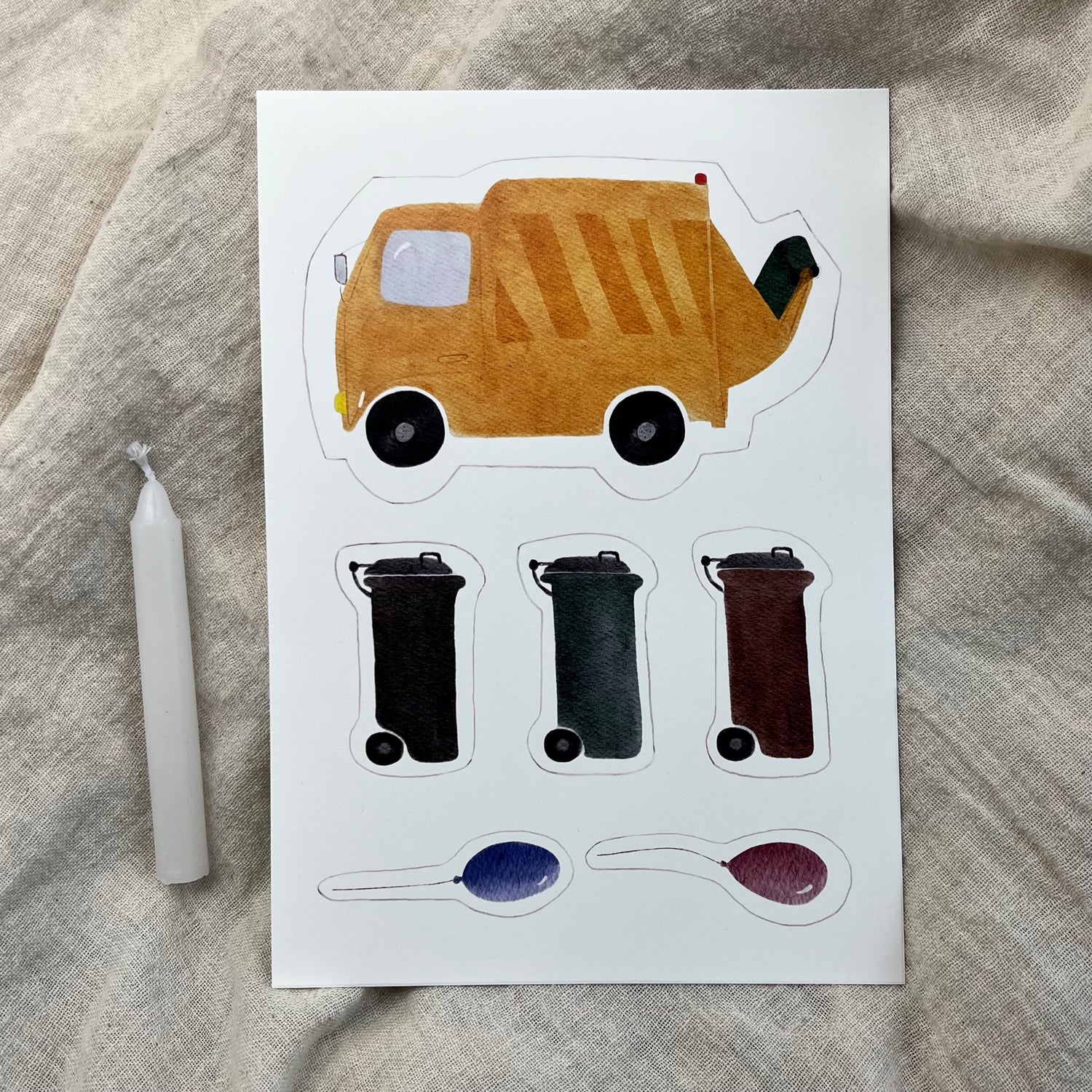 Müllauto-Caketopper als Dekoration auf einem Geburtstagskuchen für Kinder.