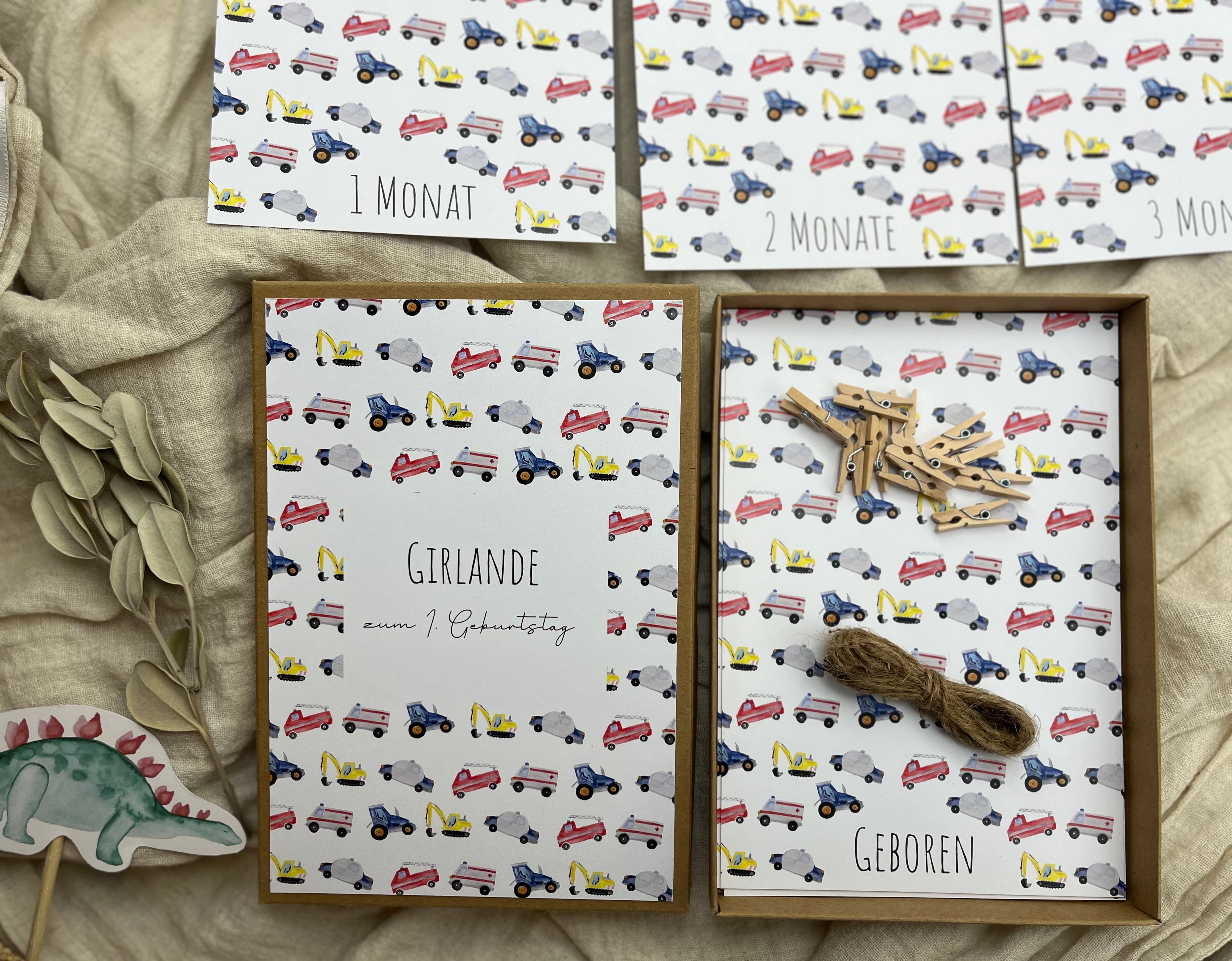 Einzelne Karte der Fotogirlande zum 1. Geburtstag mit handgemaltem Fahrzeugmotiv