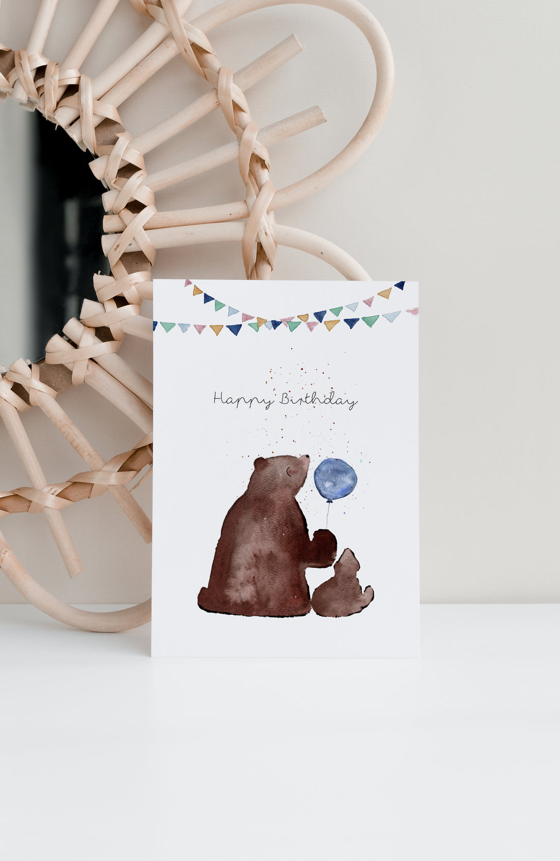 Handgemalte Geburtstagskarte für Kinder mit dem Motiv Baeren in sanften Farben.