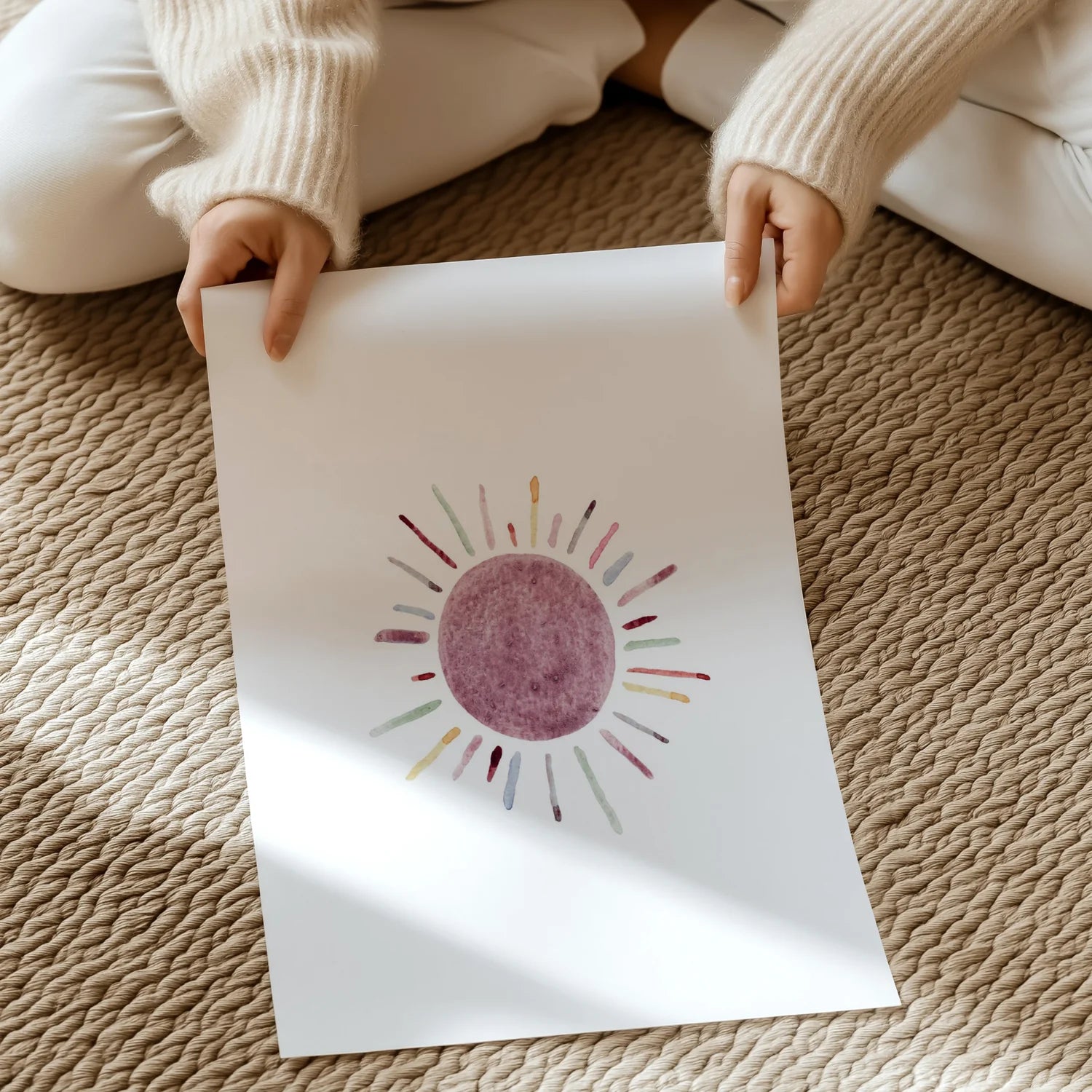 Detailansicht des Kinderposters Sonne mit handgemalter Illustration auf warmweißem Naturpapier.