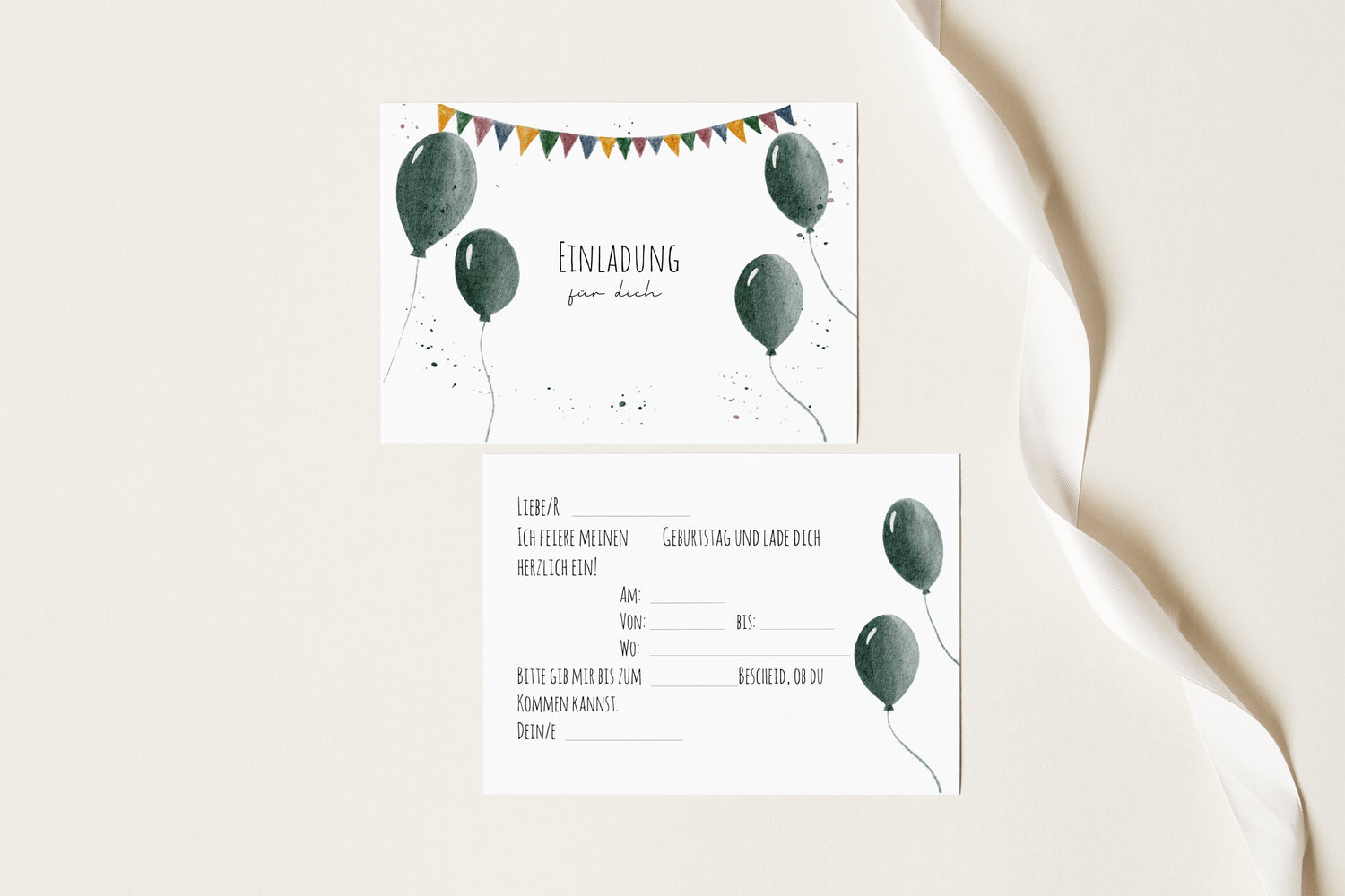 Vorder- und Rückseite der Luftballons-Einladungskarte für den Kindergeburtstag mit Lückentext